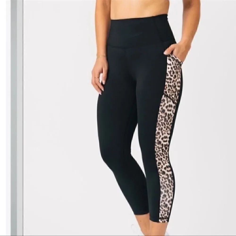 ZYIA Black and Leopard Cropped Leggings Size 4